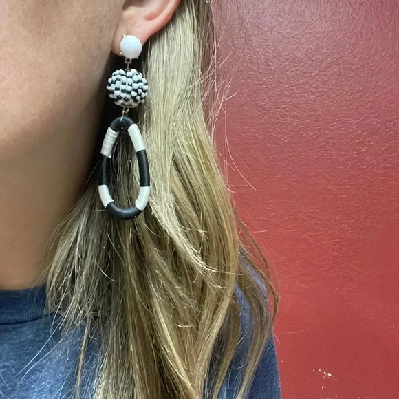 Black‎ & White hoops - Picture 1 of 3